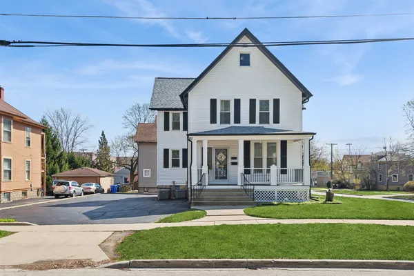 $600,000 | 323 South Hale Street, Wheaton, IL 60187