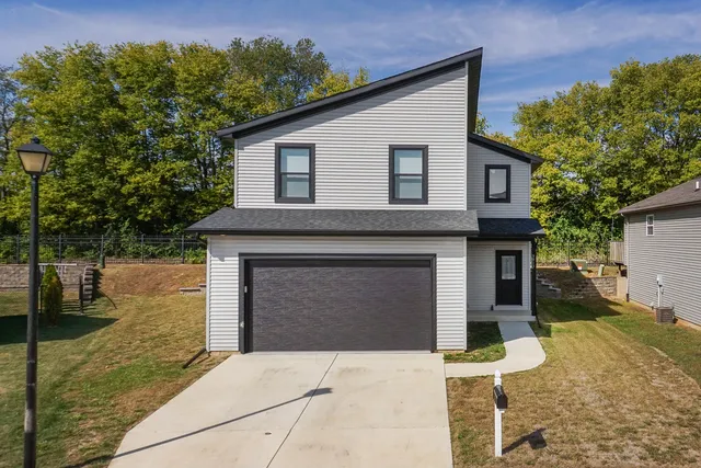 $295,000 | 3917 Shasta Drive, Bloomington, IL 61705