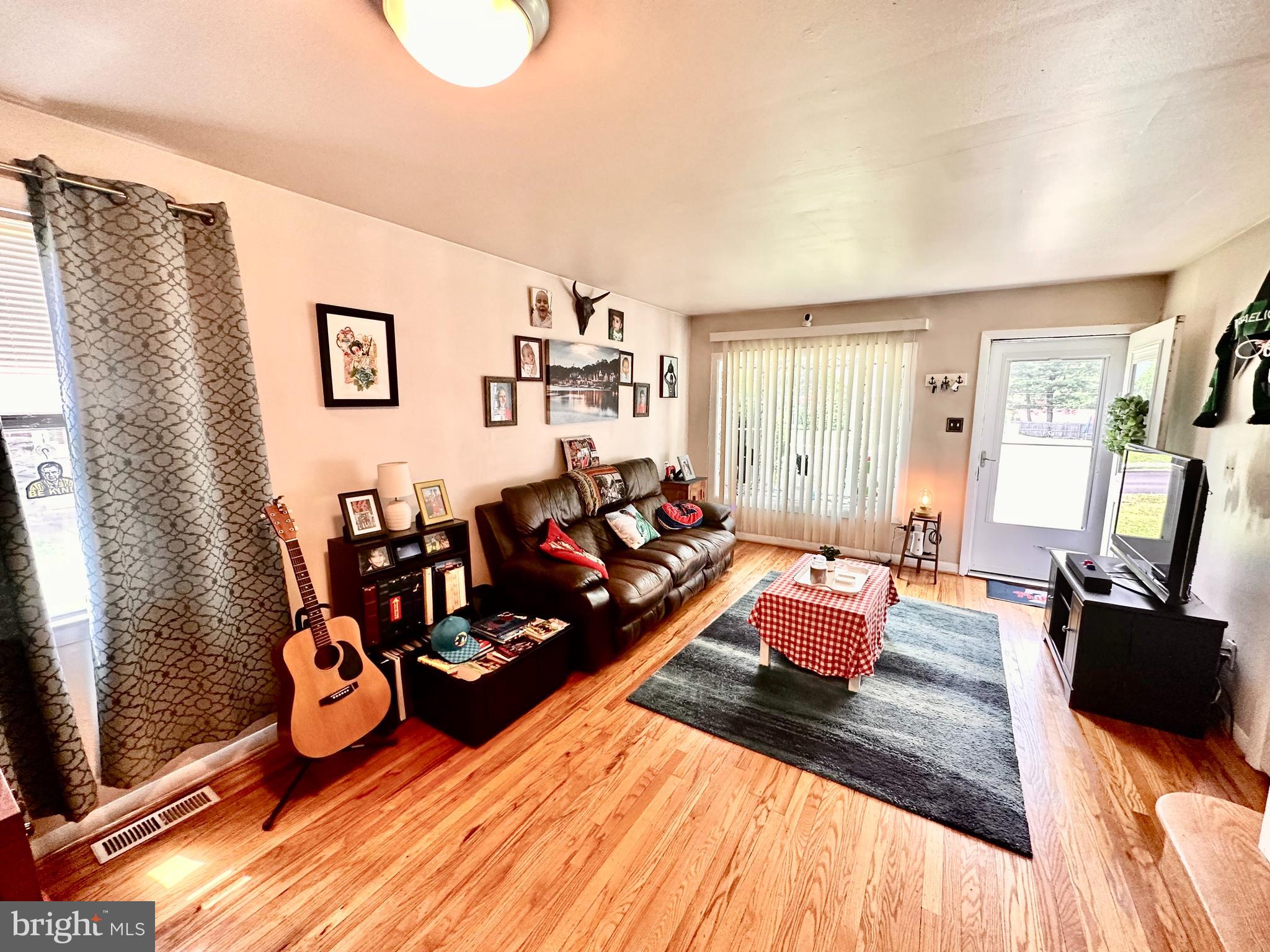 904 Scotia Road Philadelphia, PA 19128 - Photo 8 of 25