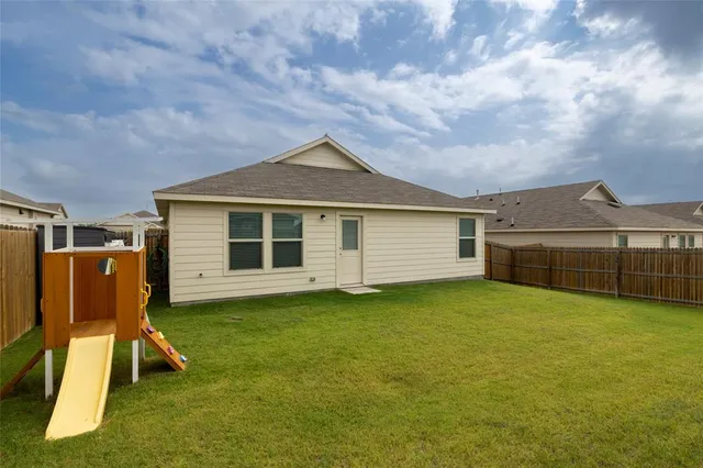 $2,100 | 349 Ranchito Pass, Fort Worth, TX 76052