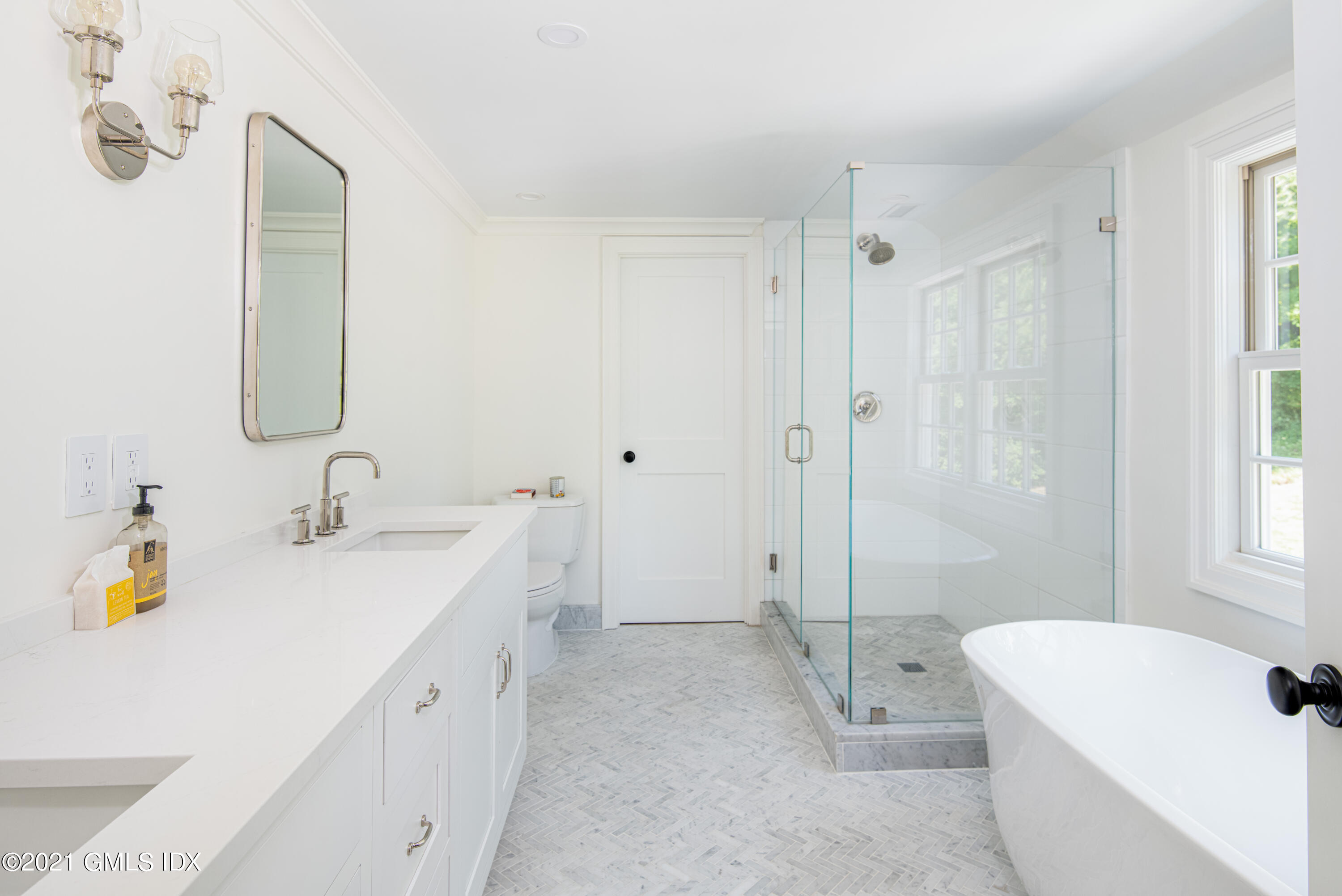 10 Pine Ridge Road Greenwich, CT 06830 - Photo 11 of 17 a bathroom with a tub sink toilet and mirror
