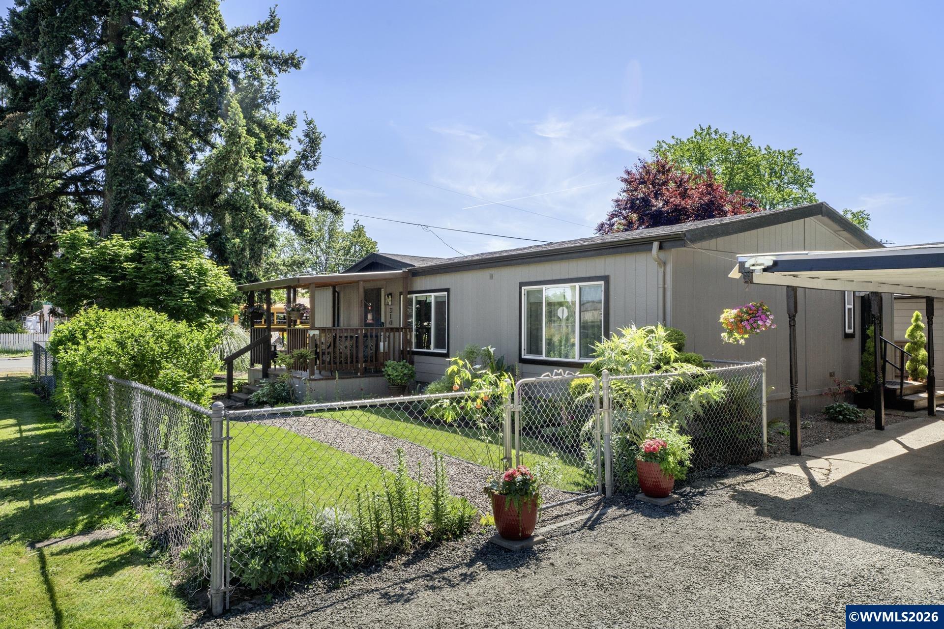 310 Chicago Street Northeast Albany, OR 97321 - Photo 3 of 48