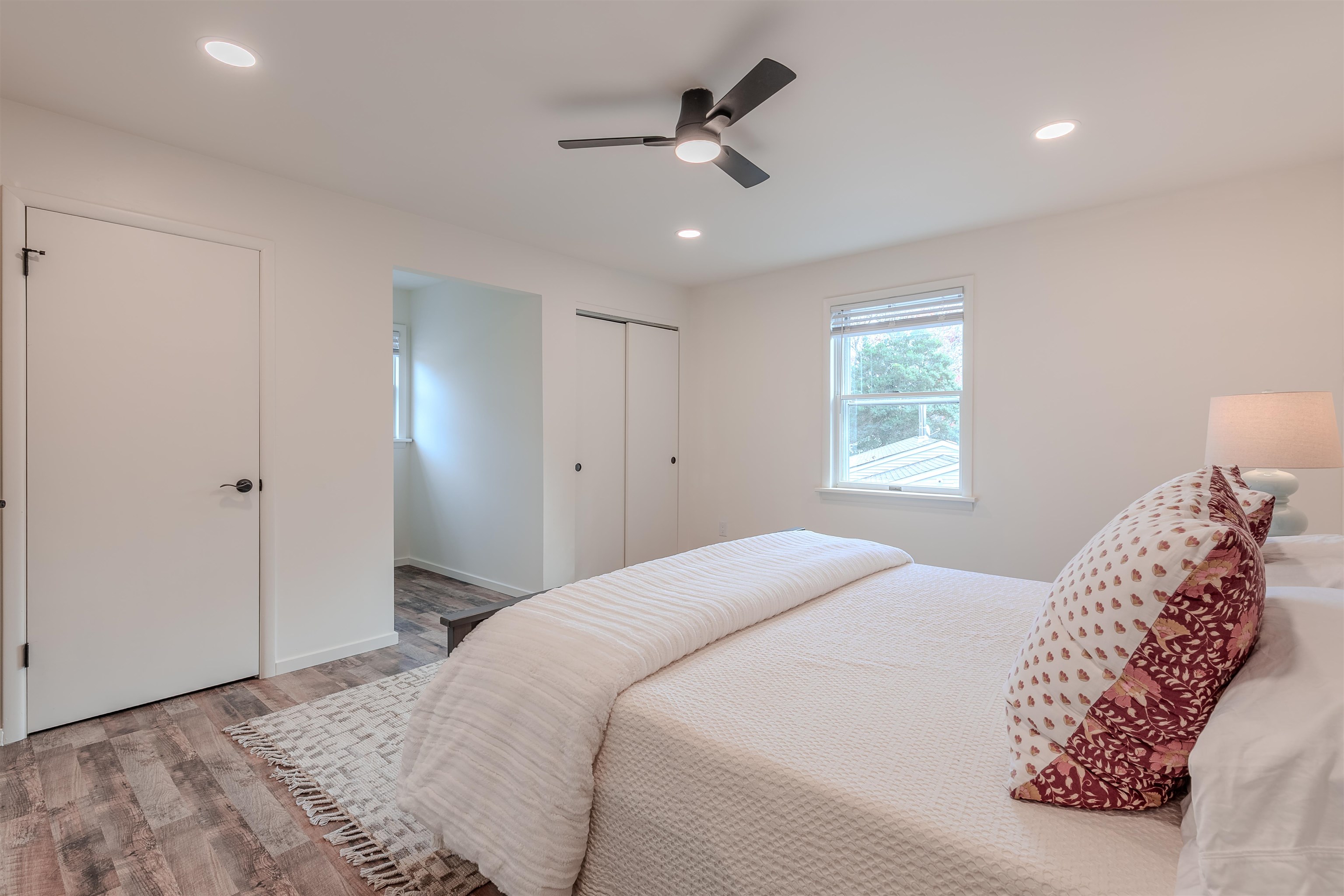 206 Holly Drive Rio Grande, NJ 08242 - Photo 20 of 30 a bedroom with a large bed and a window
