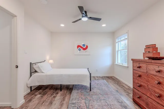 a very nice looking room with a chair