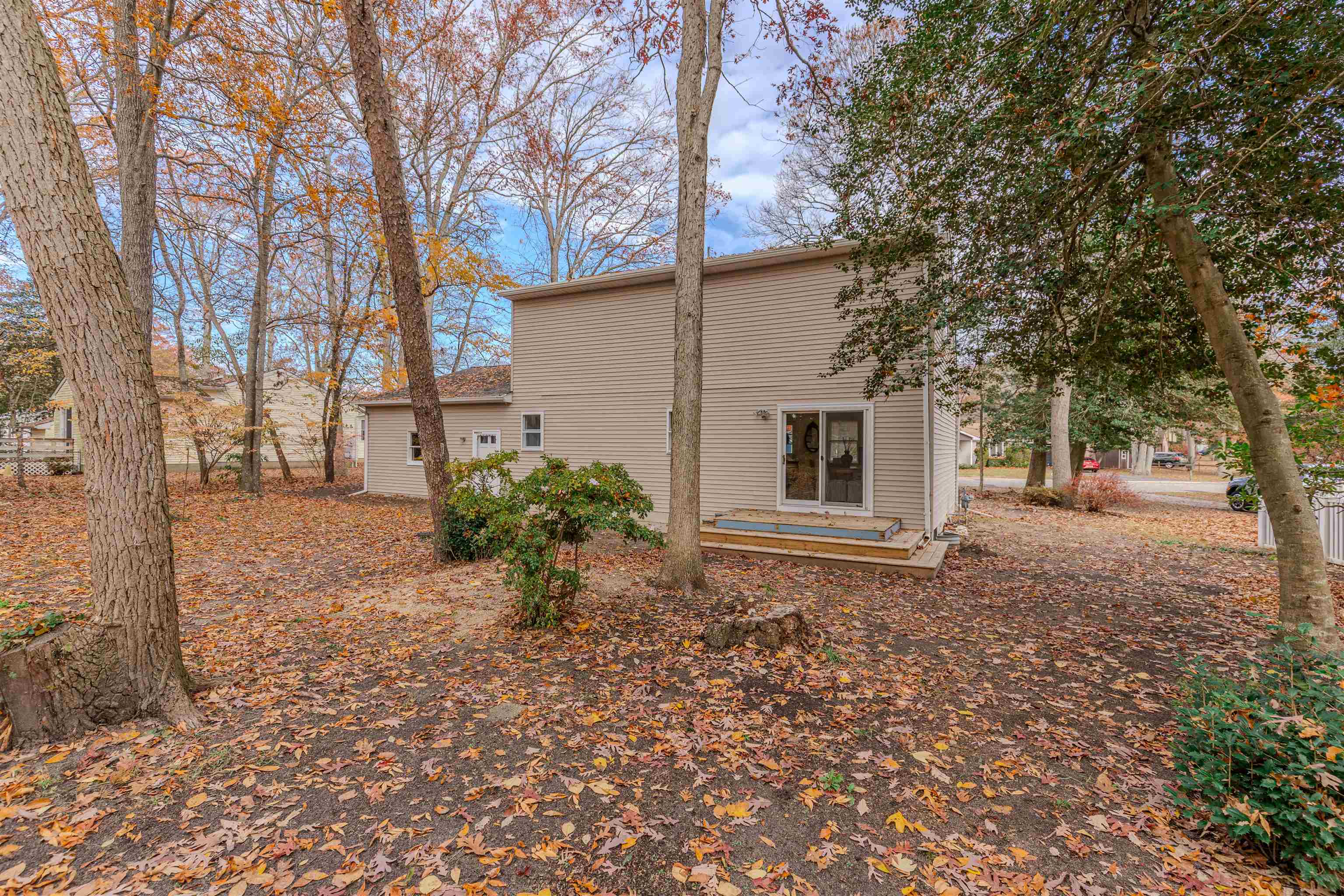 206 Holly Drive Rio Grande, NJ 08242 - Photo 29 of 30 a backyard of a house with plants and trees