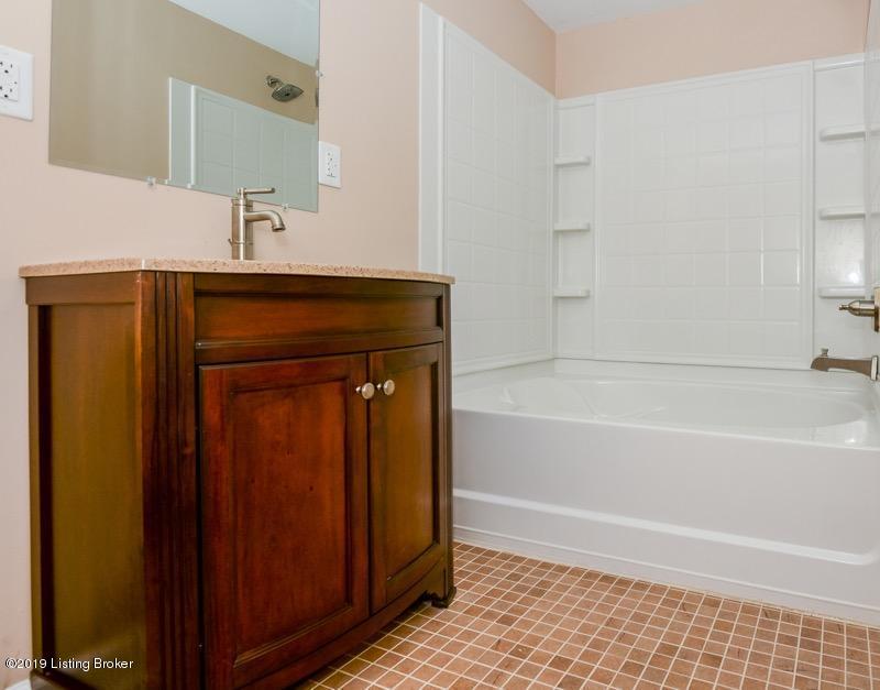5309 Red Leaf Road Louisville, KY 40218 - Photo 24 of 45 IMG9503671
