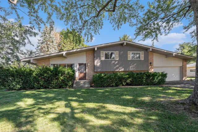 $249,900 | 300 Maplecrest Avenue, Sturgis, MI 49091