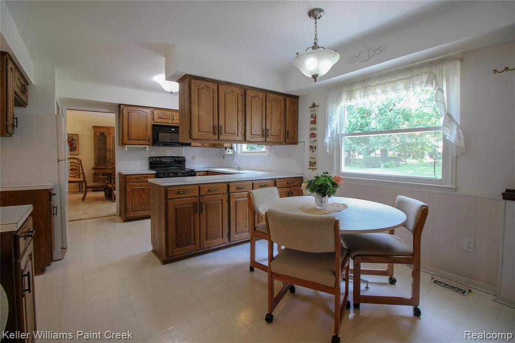 622 Bridgestone Drive Rochester Hills, MI 48309 - Photo 10 of 45
