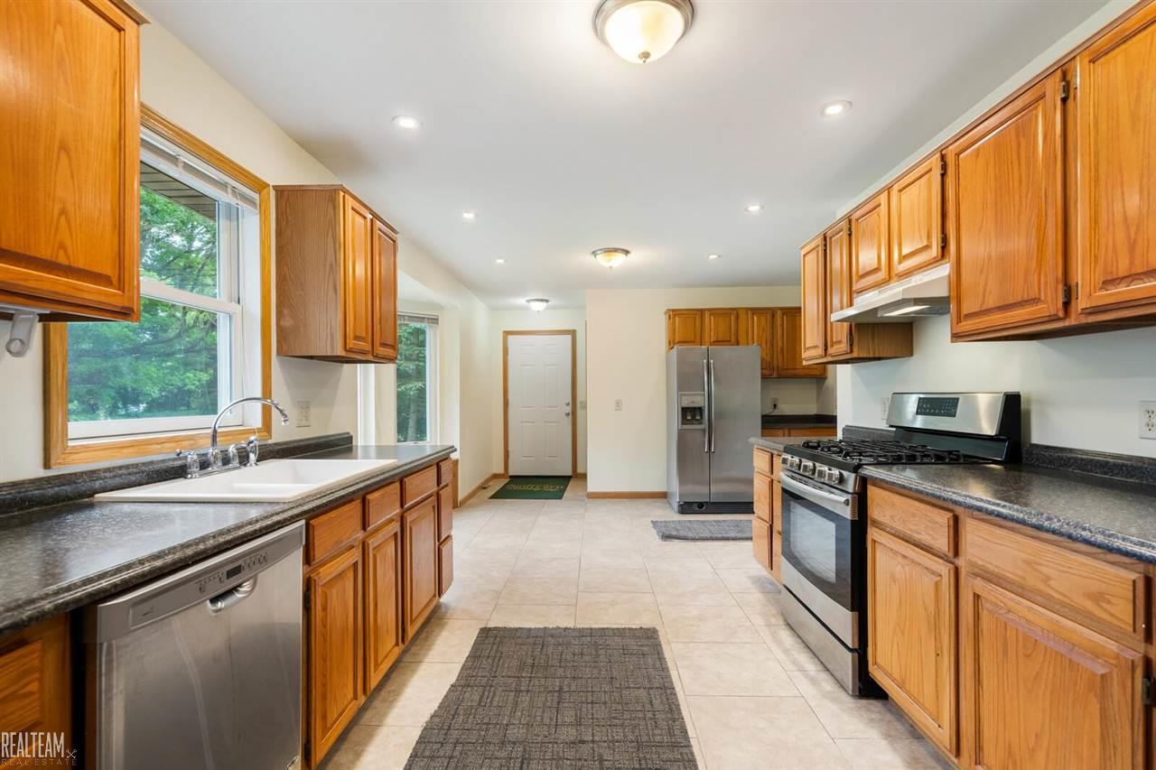 4704 Rohr Road Clarkston, MI 48348 - Photo 12 of 32 50081721-11.JPG