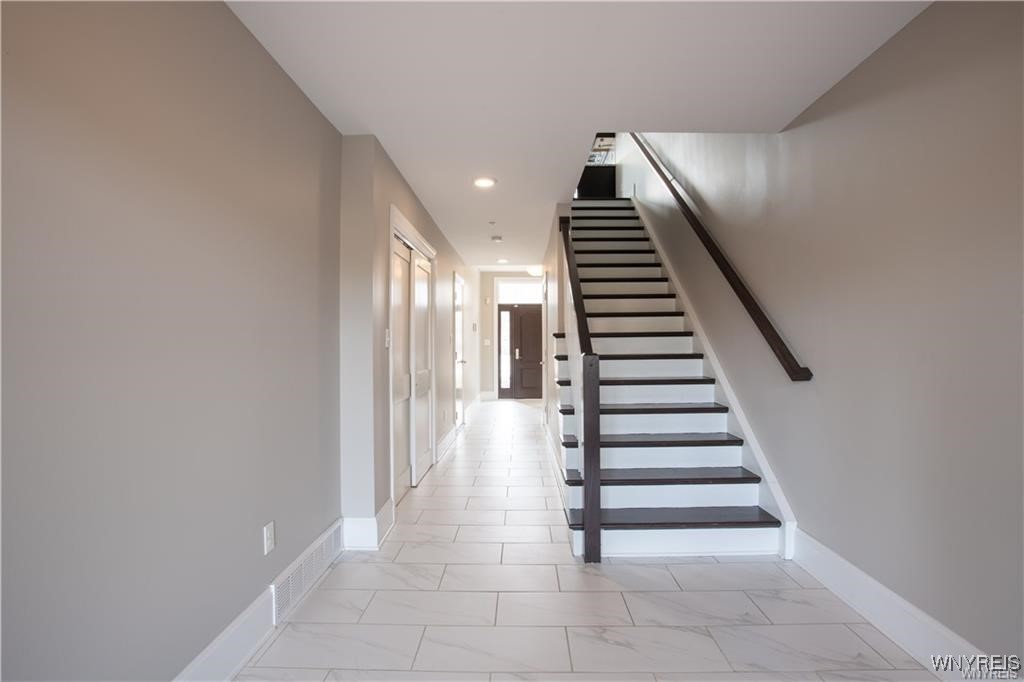 35 Ojibwa Circle Buffalo, NY 14202 - Photo 11 of 45