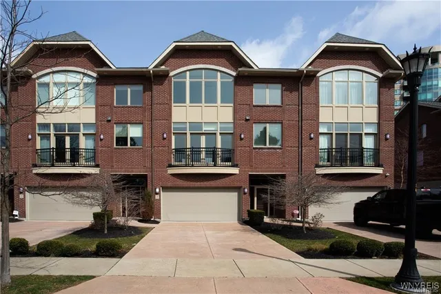 $799,000 | 35 Ojibwa Circle, Buffalo, NY 14202