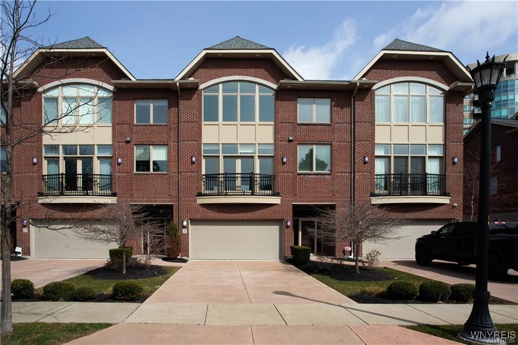 35 Ojibwa Circle Buffalo, NY 14202 - Photo 2 of 45