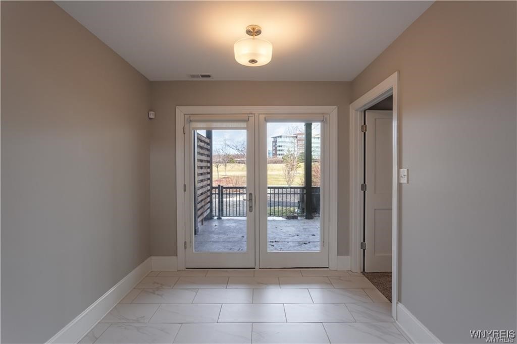 35 Ojibwa Circle Buffalo, NY 14202 - Photo 6 of 45