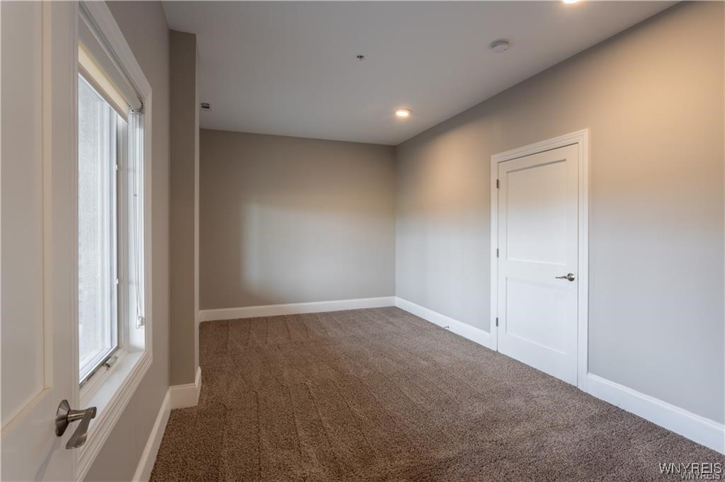 35 Ojibwa Circle Buffalo, NY 14202 - Photo 7 of 45