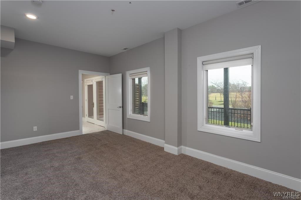 35 Ojibwa Circle Buffalo, NY 14202 - Photo 8 of 45