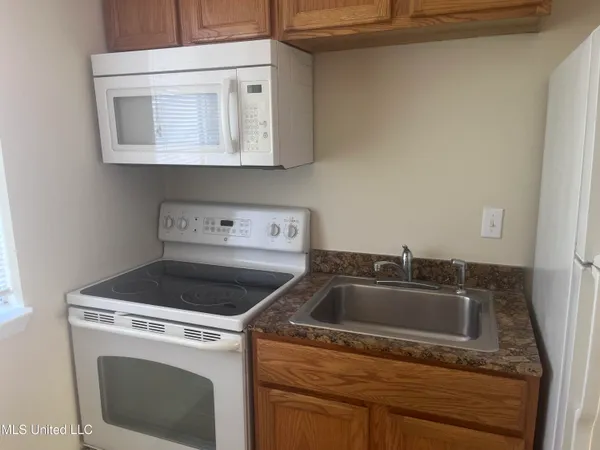 $825 | 1664 Beach Boulevard, Unit 41, Biloxi, MS 39531