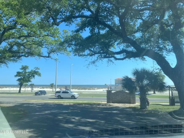 $825 | 1664 Beach Boulevard, Unit 41, Biloxi, MS 39531