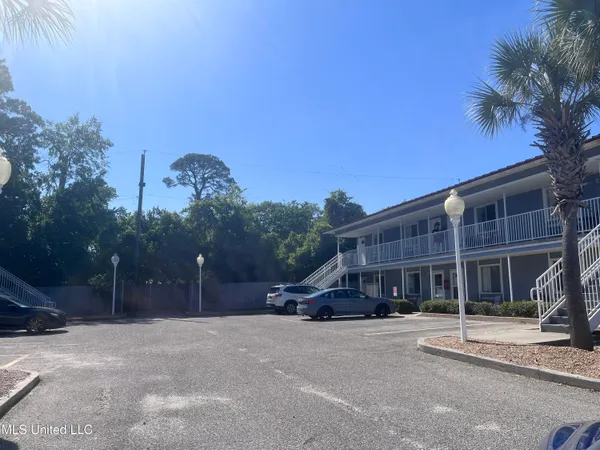 $825 | 1664 Beach Boulevard, Unit 41, Biloxi, MS 39531