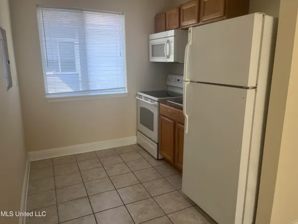 $825 | 1664 Beach Boulevard, Unit 41, Biloxi, MS 39531