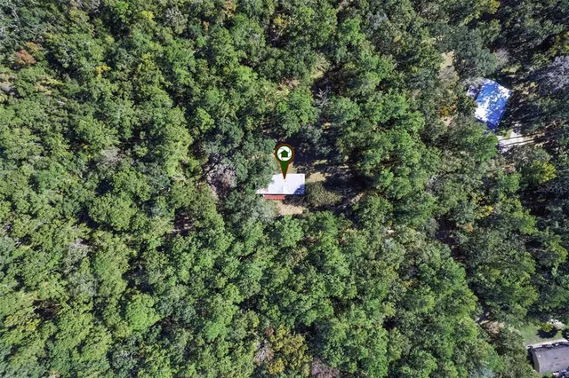 a view of a back yard