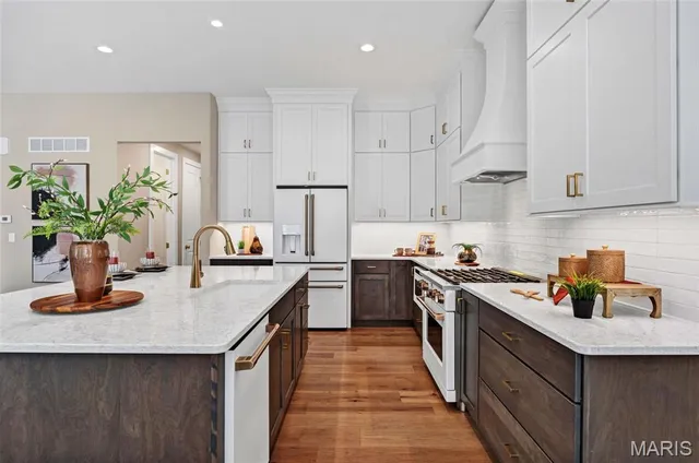 $797,990 | 1 Gates Manor Court, St. Louis, MO 63126