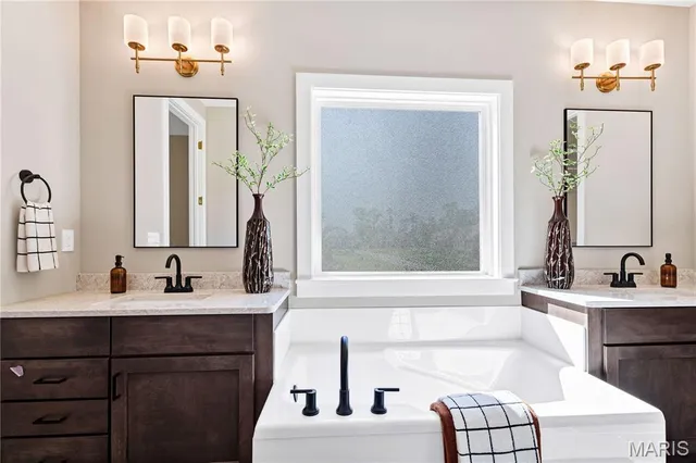 $797,990 | 1 Gates Manor Court, St. Louis, MO 63126