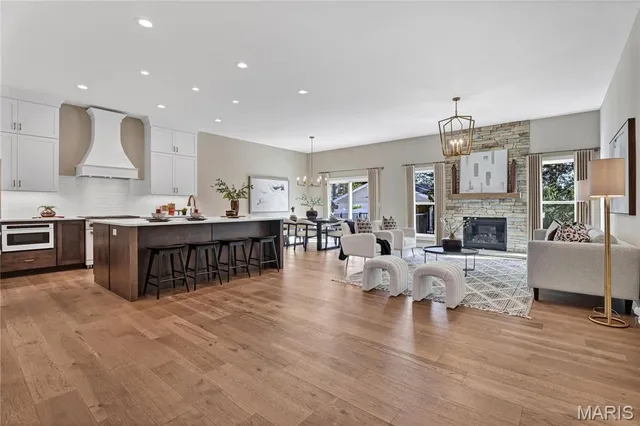 $797,990 | 1 Gates Manor Court, St. Louis, MO 63126