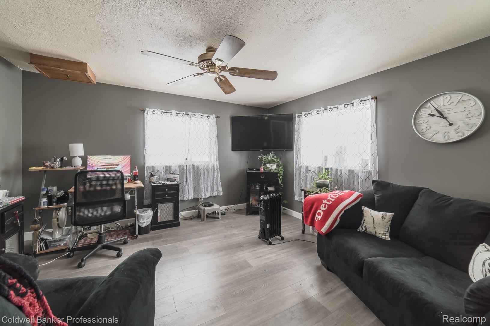171 South Elba Road Lapeer, MI 48446 - Photo 3 of 26 171 S Elba Rd-4.jpg