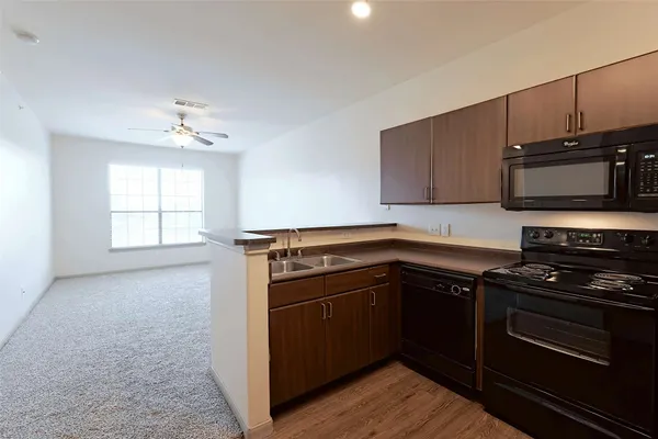 $1,070 | 12800 Center Lake Drive, Unit 225, Austin, TX 78753