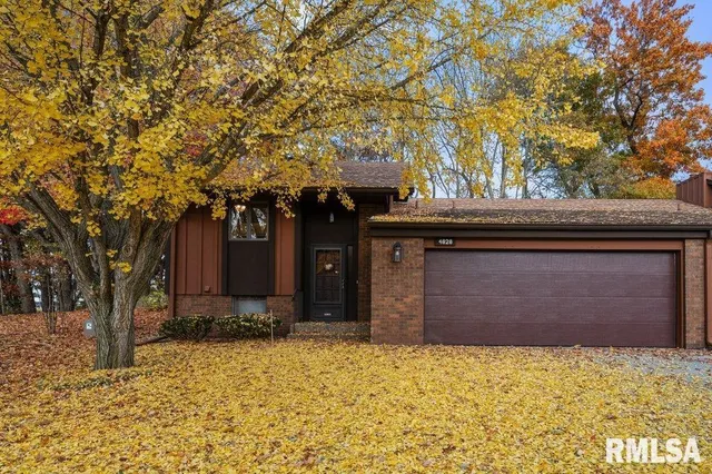 a view of house with a outdoor space