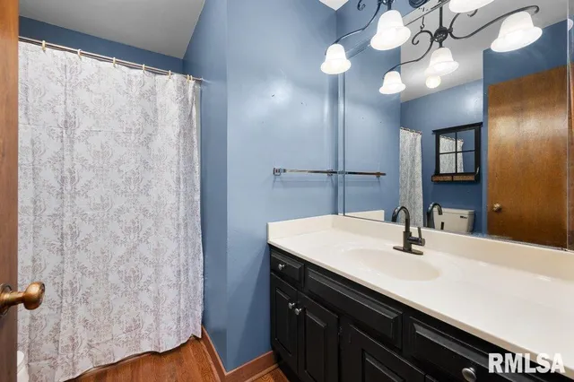 an empty room with closet and a ceiling fan