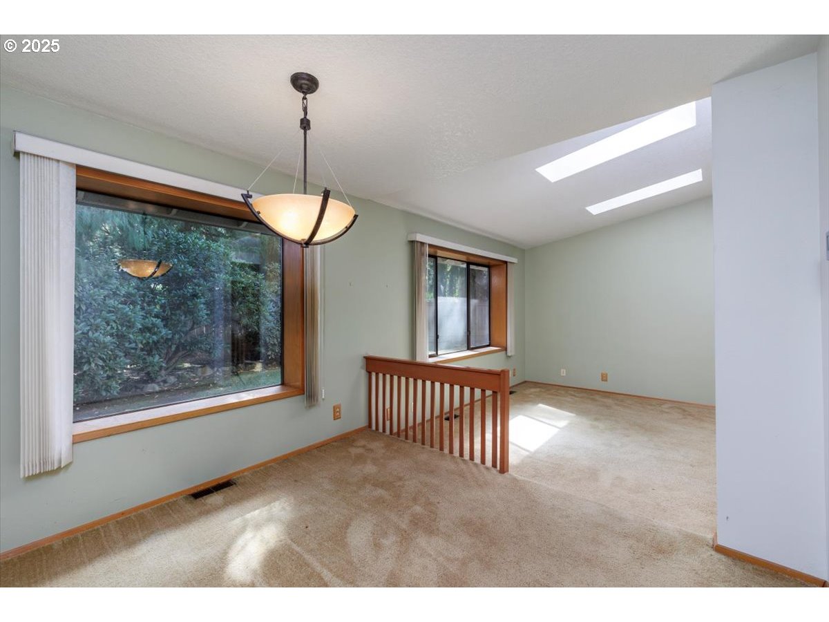 17230 Southwest Rivendell Drive Portland, OR 97224 - Photo 4 of 25 Gallery Image 4