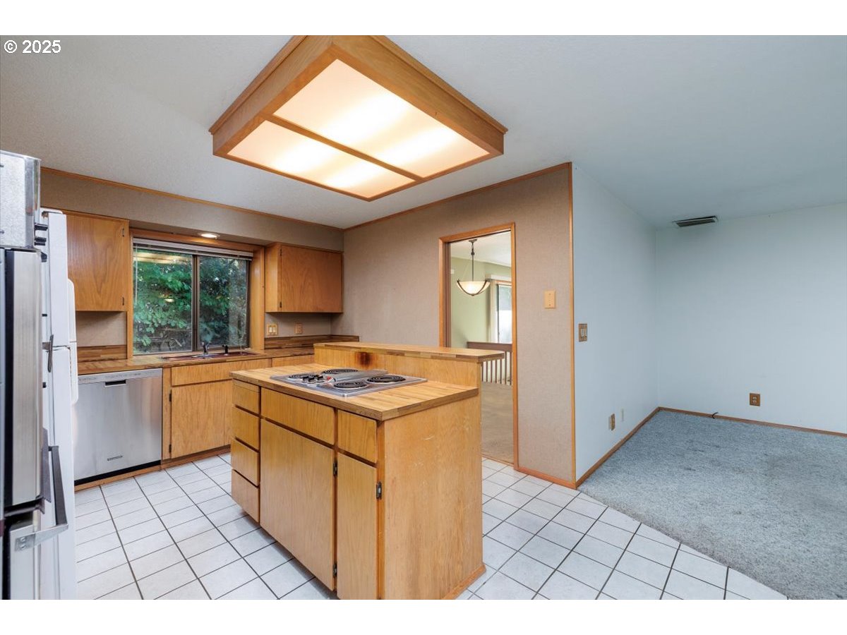 17230 Southwest Rivendell Drive Portland, OR 97224 - Photo 6 of 25 Gallery Image 6