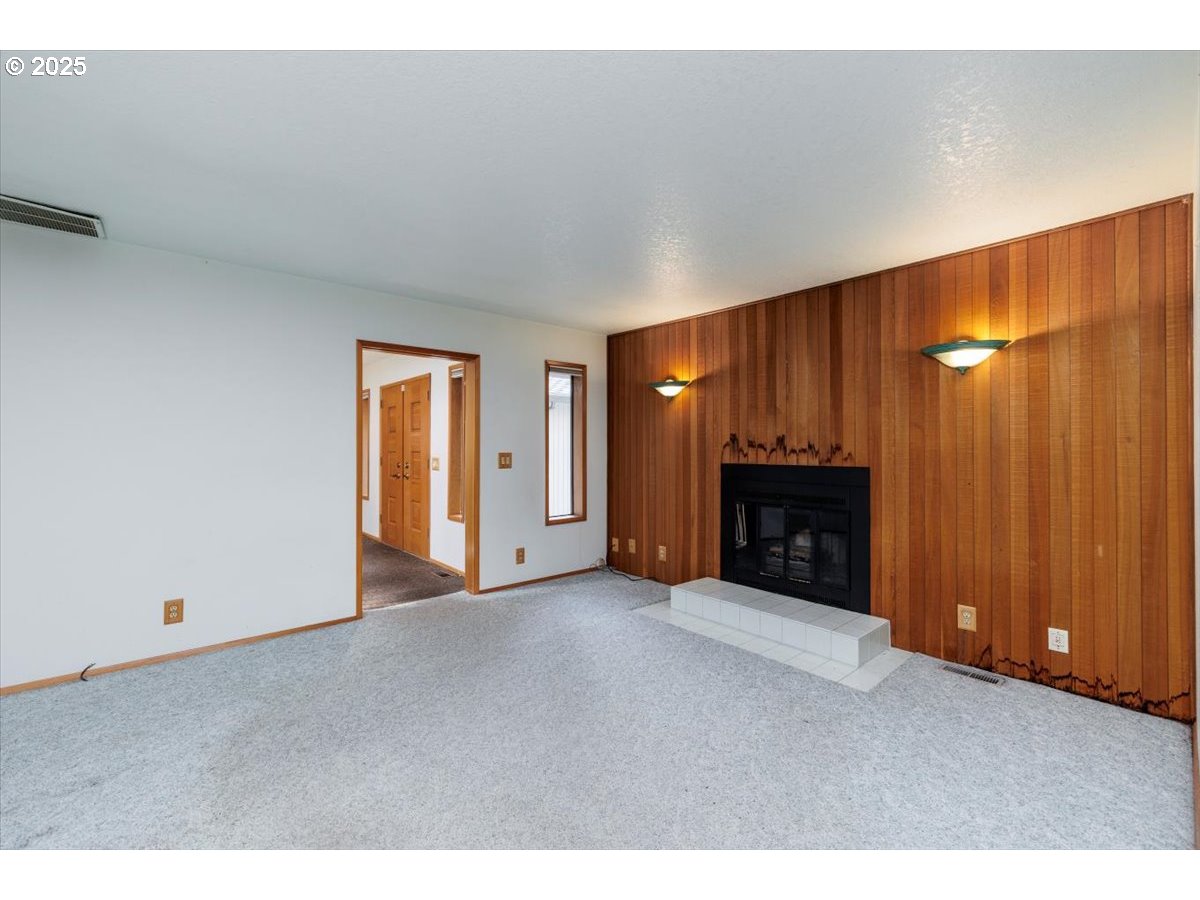17230 Southwest Rivendell Drive Portland, OR 97224 - Photo 7 of 25 Gallery Image 7