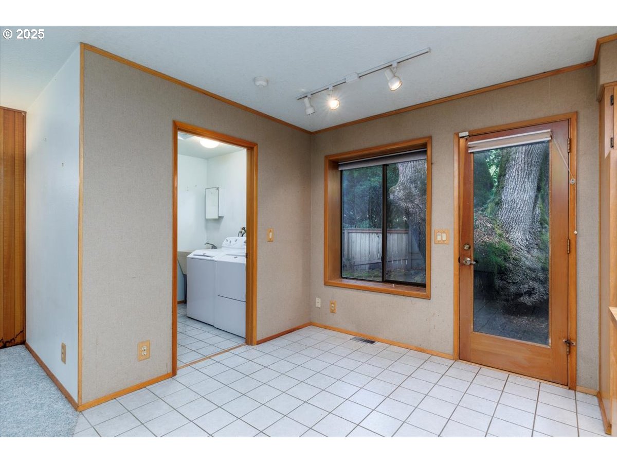 17230 Southwest Rivendell Drive Portland, OR 97224 - Photo 8 of 25 Gallery Image 8