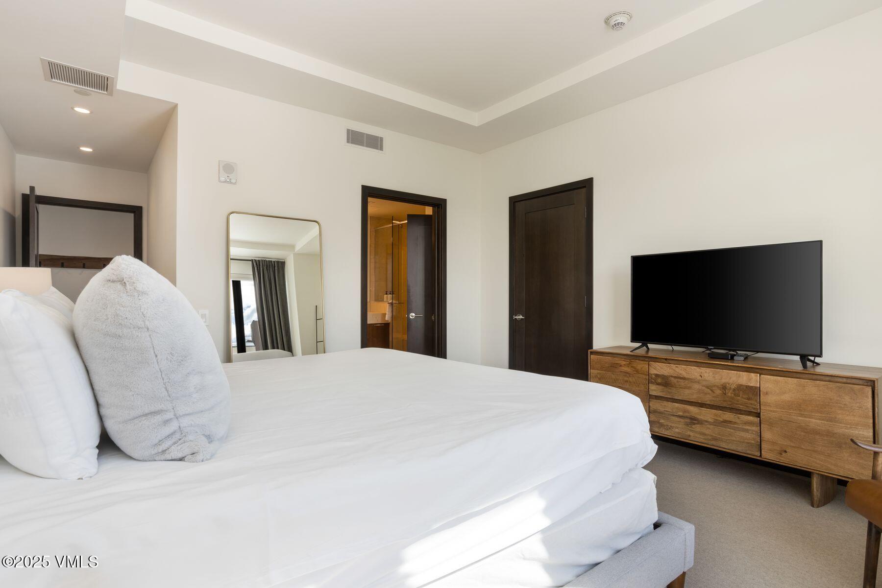 701 West Lionshead Circle, Unit W404 Vail, CO 81657 - Photo 18 of 45 photo_online_018