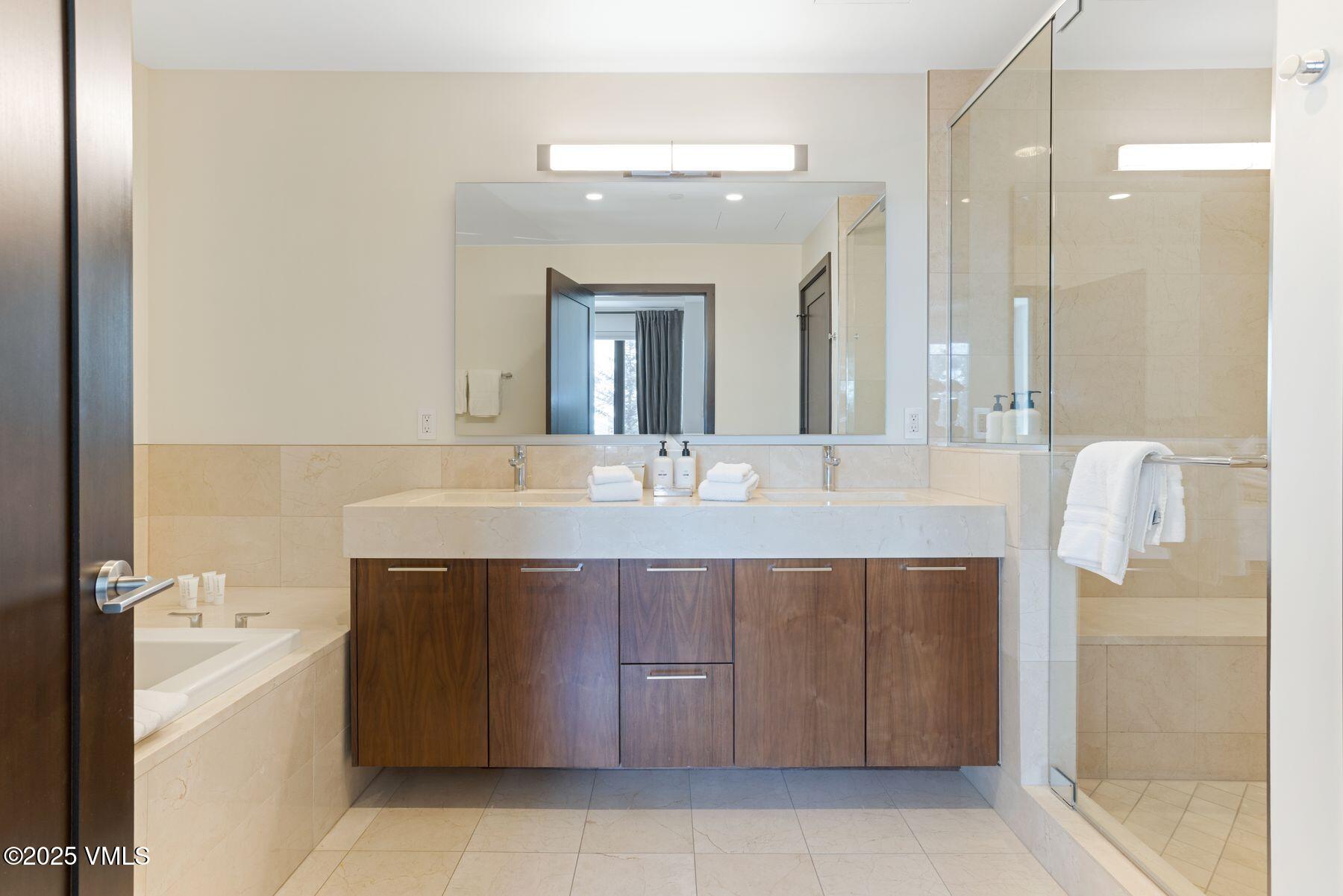 701 West Lionshead Circle, Unit W404 Vail, CO 81657 - Photo 19 of 45 photo_online_019