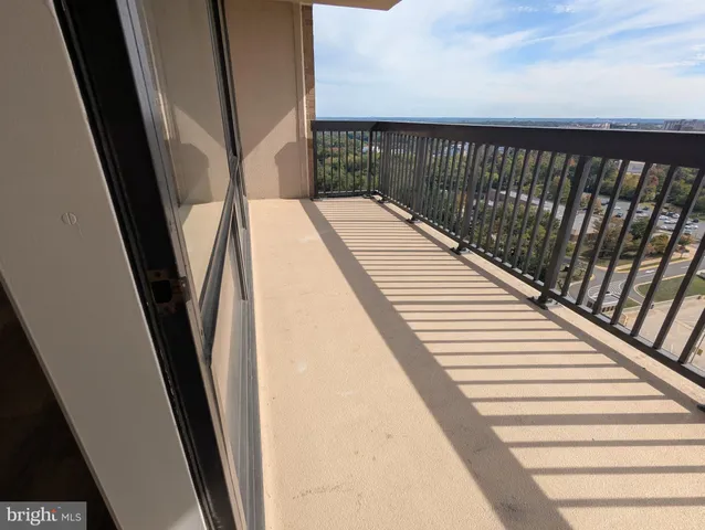 $2,700 | 3709 South George Mason Drive, Unit 1610E, Falls Church, VA 22041