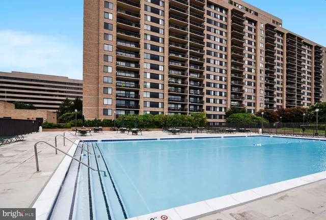 $2,700 | 3709 South George Mason Drive, Unit 1610E, Falls Church, VA 22041