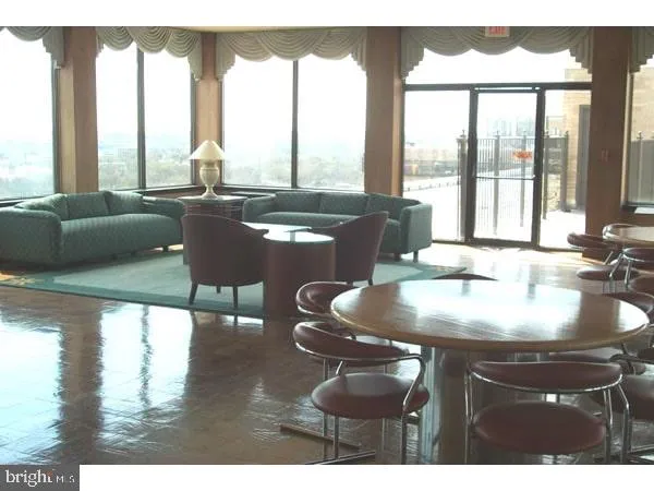 $2,700 | 3709 South George Mason Drive, Unit 1610E, Falls Church, VA 22041