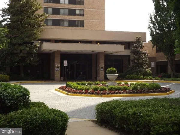 $2,699 | 3709 South George Mason Drive, Unit 1610E, Falls Church, VA 22041