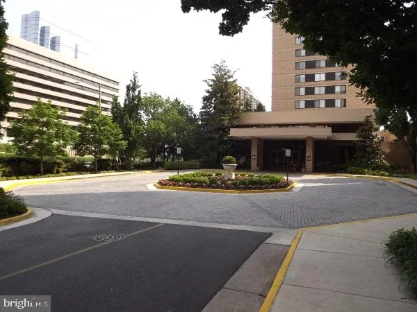 $2,700 | 3709 South George Mason Drive, Unit 1610E, Falls Church, VA 22041