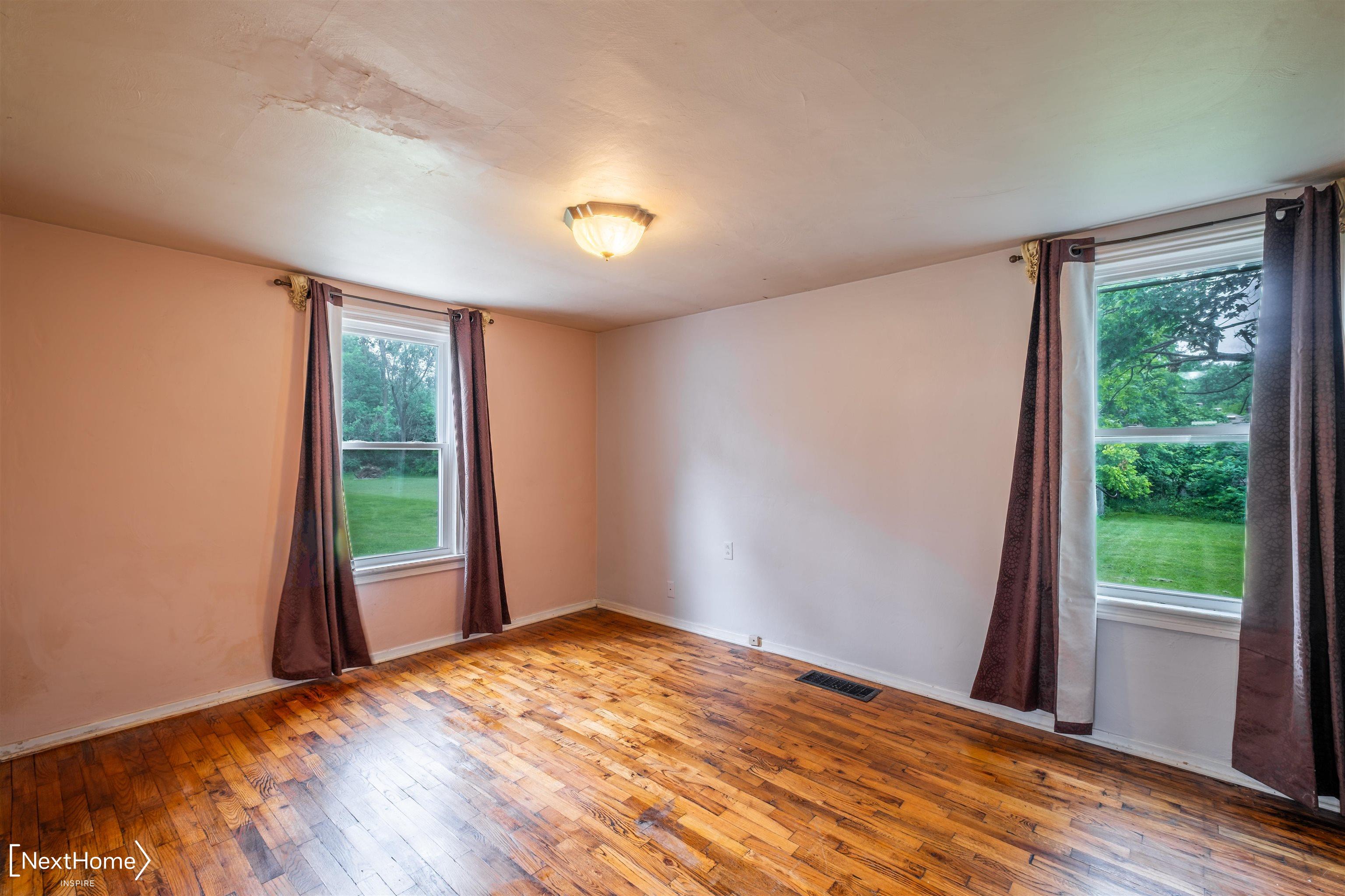 6144 East Atherton Road Burton, MI 48519 - Photo 13 of 32 50212957-901199b7-63fc-4ab6-a1a0-c0ad1c00d15e.JPG