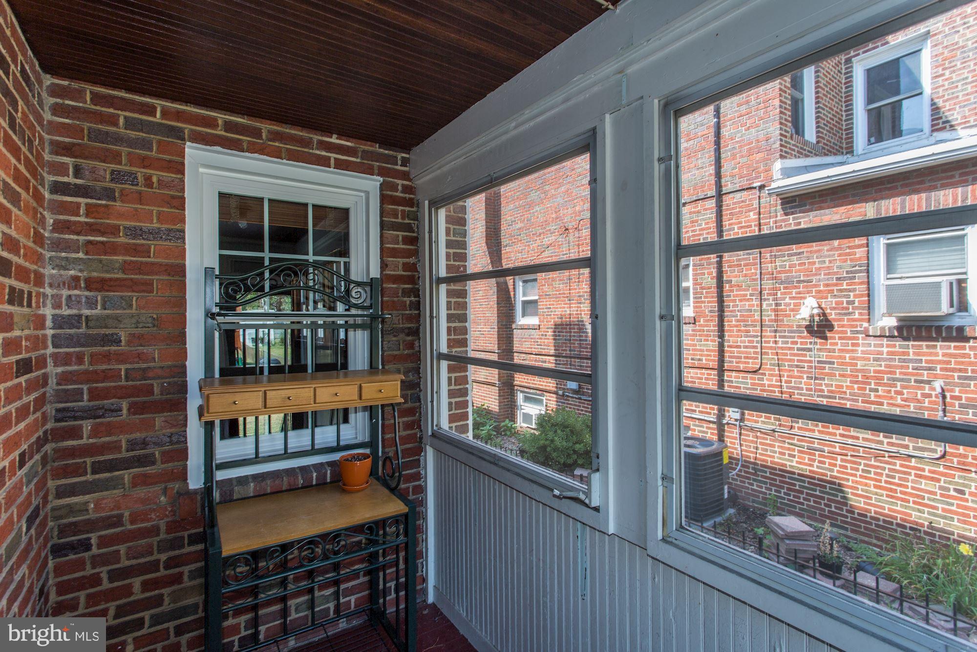 323 Oglethorpe Street Northwest Washington, DC 20011 - Photo 9 of 21 Three Season Room