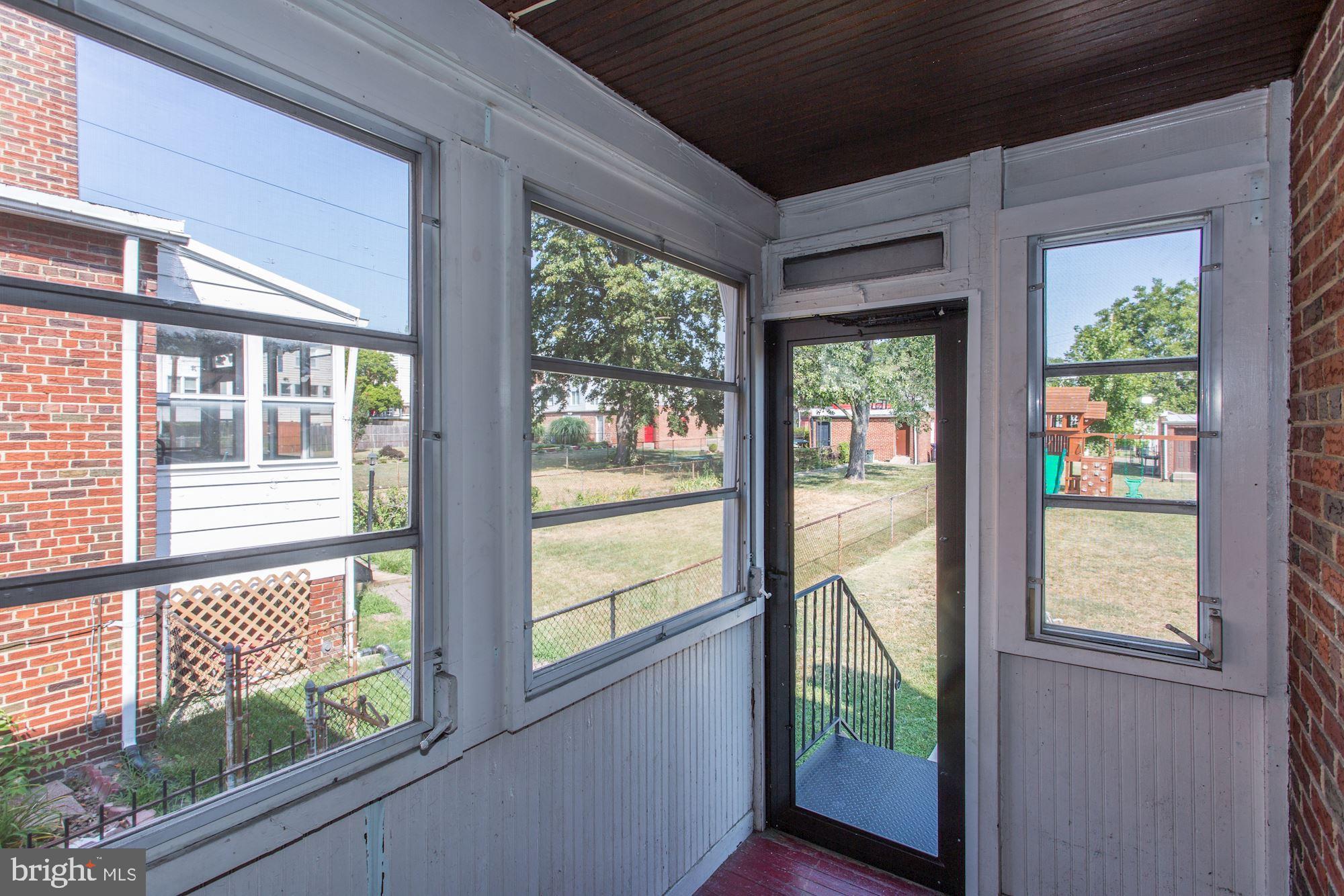323 Oglethorpe Street Northwest Washington, DC 20011 - Photo 10 of 21 Three Season Room