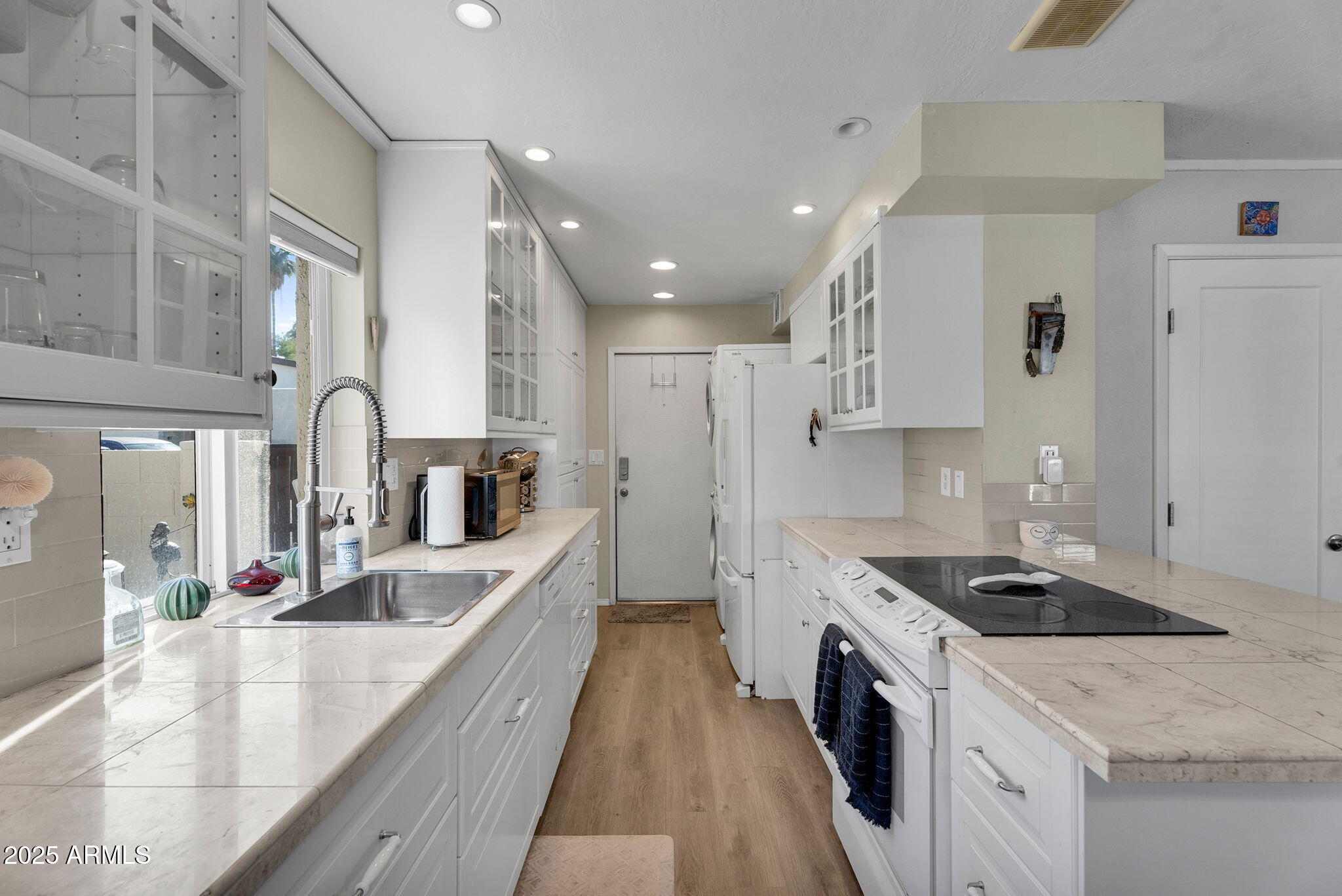 4801 East Euclid Avenue, Unit 3 Phoenix, AZ 85044 - Photo 4 of 26 Kitchen