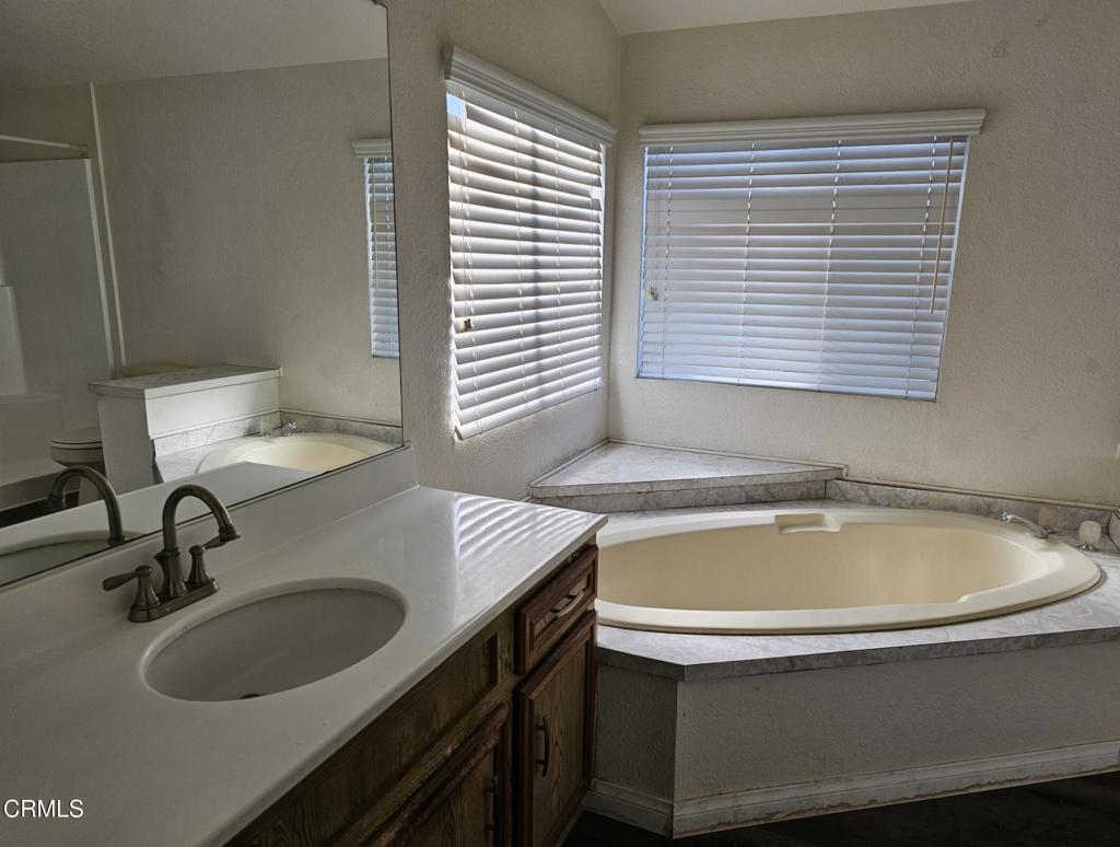 360 Ibsen Place, Unit 129 Oxnard, CA 93033 - Photo 16 of 16 Primary Bath