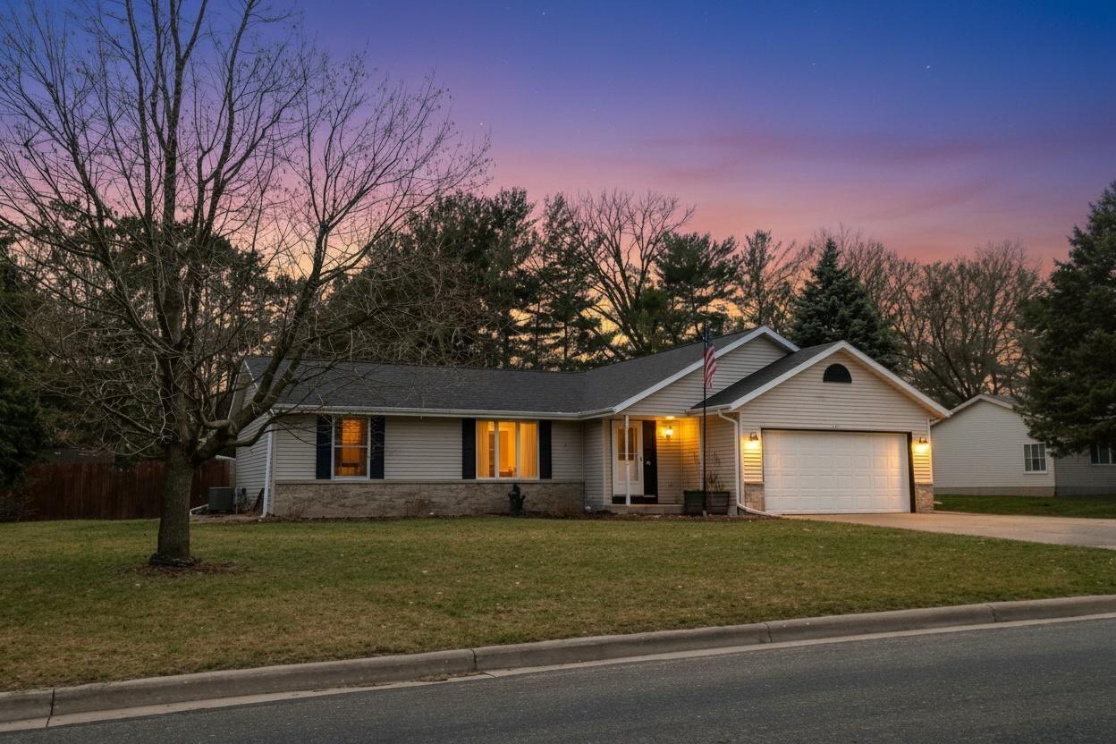 1327 Montclair Place Fort Atkinson, WI 53538 - Photo 2 of 35 Montclair Front Dusk