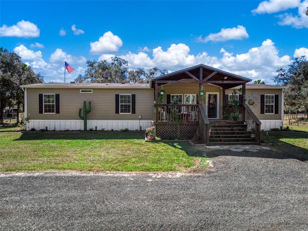 15405 Old Parker Island Road Lake Placid, FL 33852 - Photo 2 of 39 a front view of a house with garden