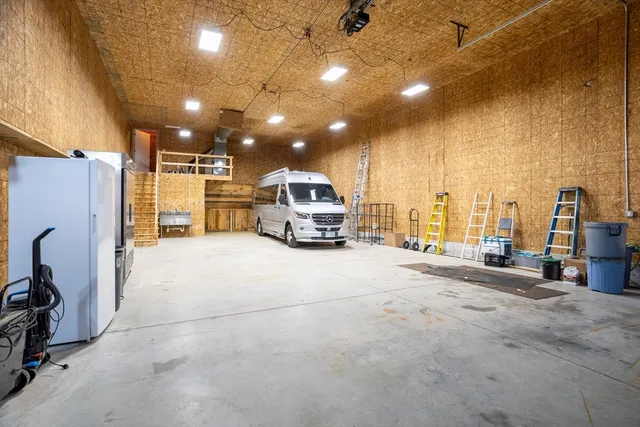 a view of a parking area